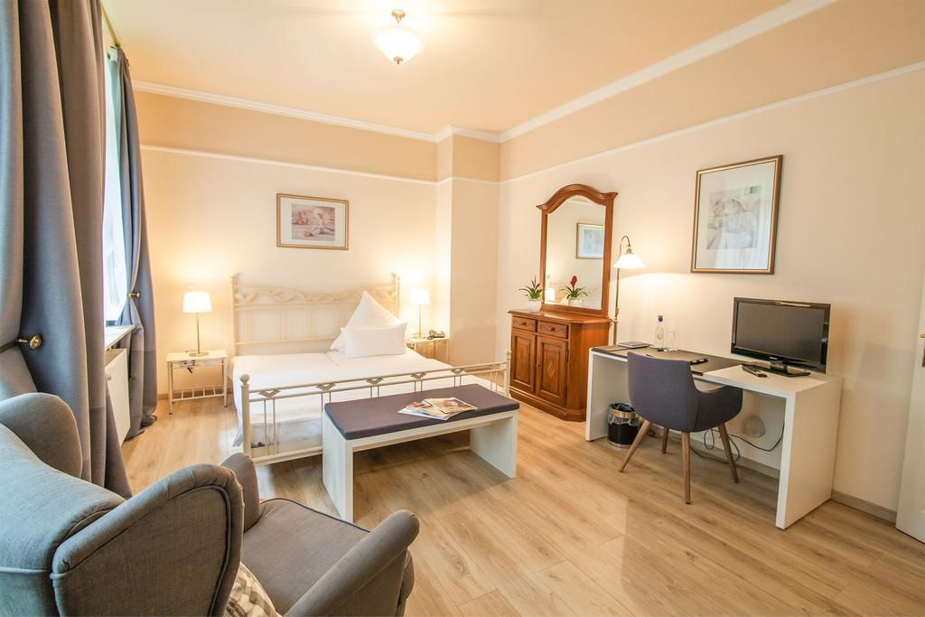 Hofgut Dippelshof Hotel- Und Restaurant Kg Muehltal  Экстерьер фото